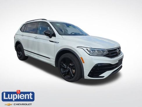 Used 2023 Volkswagen Tiguan SE R-Line AWD/4WD image 1