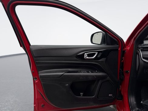 Used 2022 Jeep Compass Limited w/ (RED) Package image 9