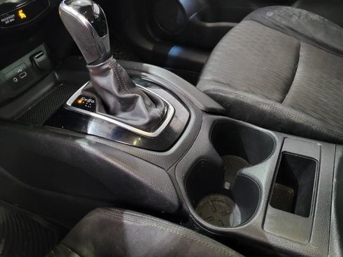 Used 2018 Nissan Rogue S image 29