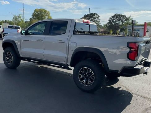 Used 2026 Chevrolet Colorado ZR2 w/ Technology Package AWD/4WD image 6