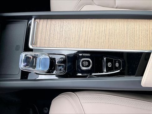 New 2026 Volvo XC60 B5 Plus w/ Protection Package Premier image 10