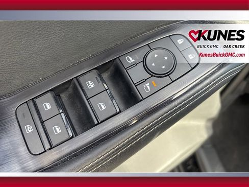 Used 2023 Nissan Rogue SV image 9