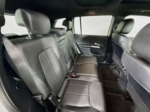 Used 2022 Mercedes-Benz GLB 250 4MATIC image 26
