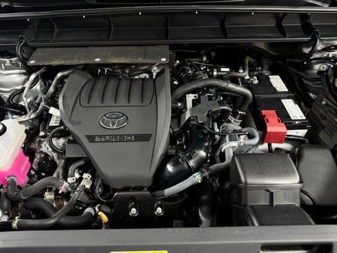 Used 2023 Toyota Highlander LE image 13