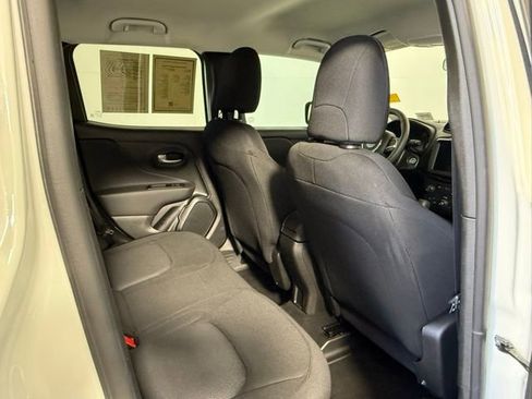 Used 2023 Jeep Renegade Latitude image 45