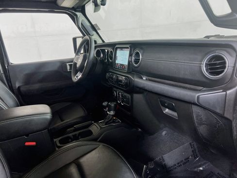 Used 2023 Jeep Wrangler Unlimited Sahara AWD/4WD image 27