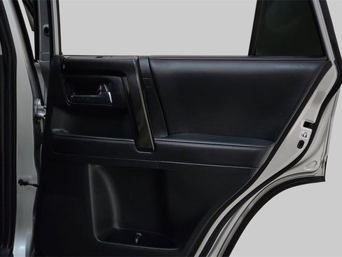 Used 2018 Toyota 4Runner TRD Off-Road image 40