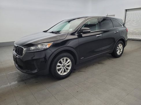 Used 2019 Kia Sorento LX image 2