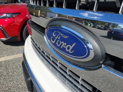 Used 2018 Ford F150 Lariat w/ Equipment Group 502A Luxury image 11