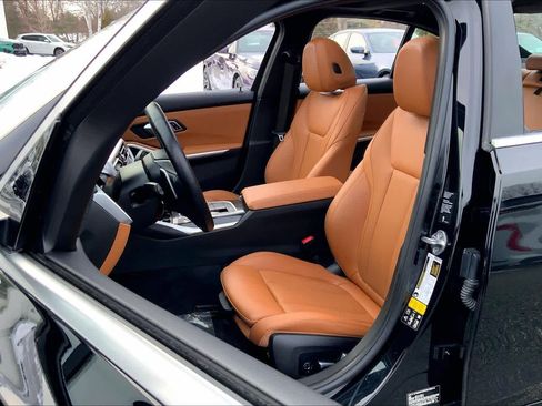 Used 2022 BMW 330i xDrive Sedan w/ Premium Package image 7