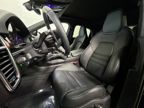 Used 2023 Porsche Cayenne GTS image 5