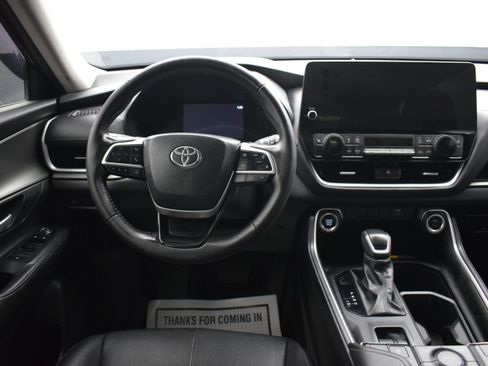 Used 2024 Toyota Grand Highlander AWD image 17