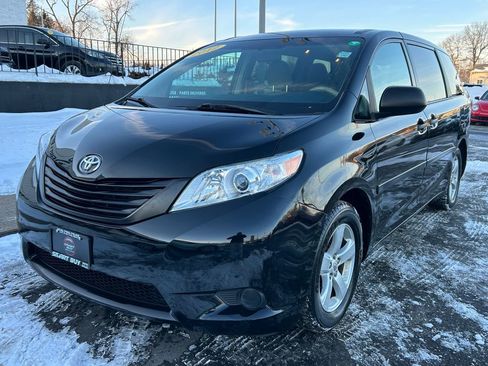 Used 2012 Toyota Sienna image 1