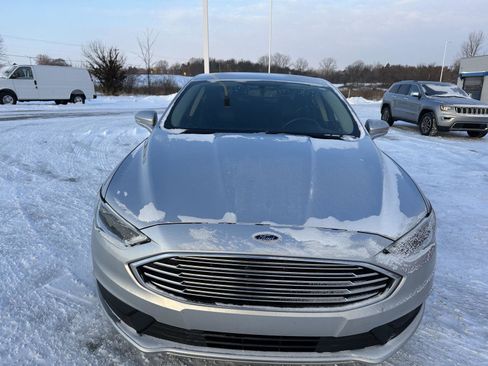 Used 2018 Ford Fusion SE w/ Fusion SE Technology Package image 12