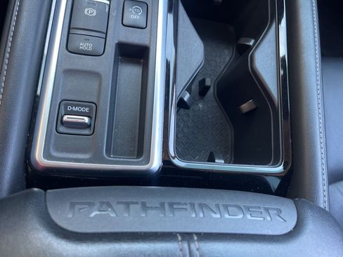 Used 2022 Nissan Pathfinder SL FWD image 19