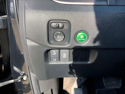 Used 2022 Honda Pilot Sport image 32