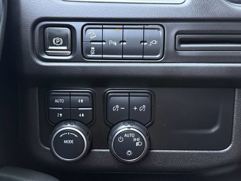 Used 2021 Chevrolet Tahoe Z71 AWD/4WD image 24