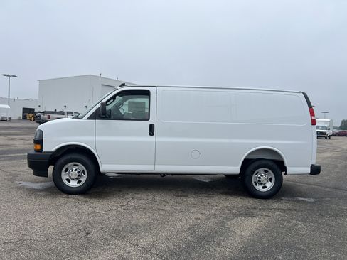 New 2025 Chevrolet Express 3500 w/ Driver Convenience Package image 2