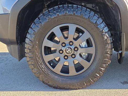 Used 2025 Toyota Land Cruiser image 12