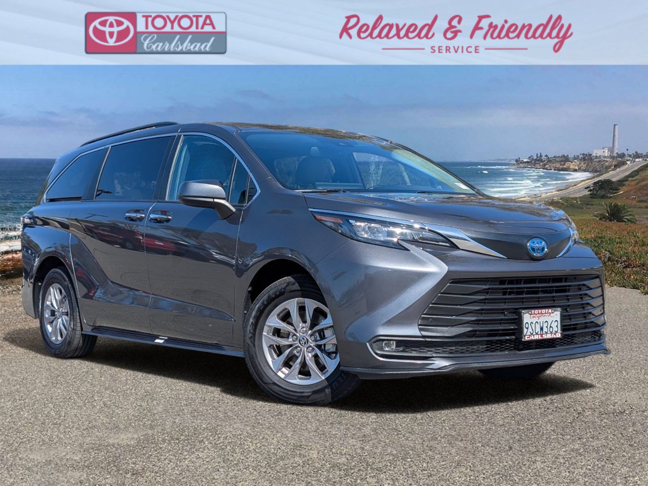 Used 2025 Toyota Sienna XLE FWD image 1