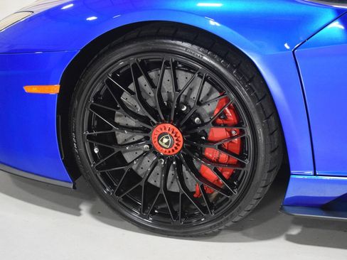 Used 2019 Lamborghini Aventador S image 6