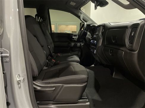 Used 2025 Chevrolet Silverado 2500 Custom w/ Custom Value Package image 17