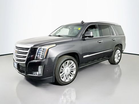 Used 2017 Cadillac Escalade Platinum AWD/4WD image 4