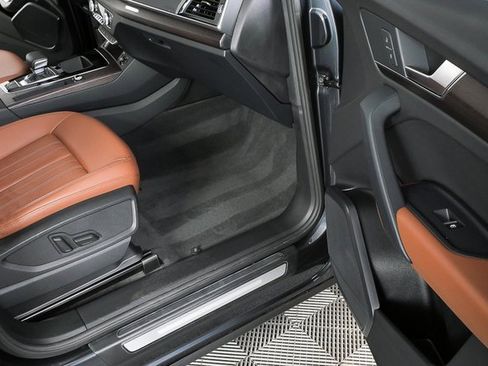 Used 2023 Audi Q5 2.0T Premium w/ Convenience Package image 24