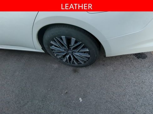 Used 2024 Nissan Altima 2.5 SV w/ SV Premium Package FWD image 5