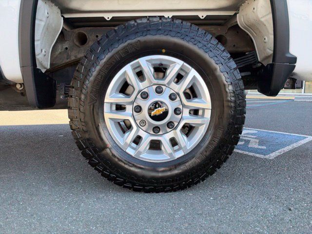 Used 2025 Chevrolet Silverado 2500 LT w/ Convenience Package AWD/4WD image 11