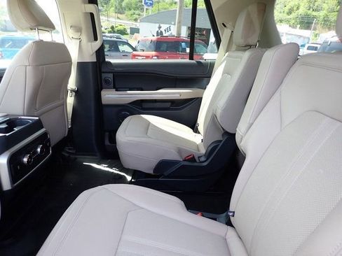 Used 2024 Ford Expedition Limited AWD/4WD image 12