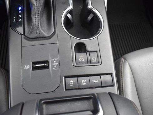 Used 2022 Toyota Highlander Bronze Edition image 13