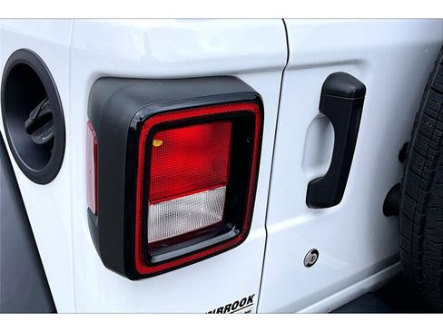 Certified 2022 Jeep Wrangler Unlimited Sport AWD/4WD image 37