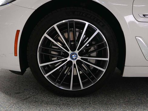 Certified 2023 BMW 530e w/ Convenience Package RWD image 5