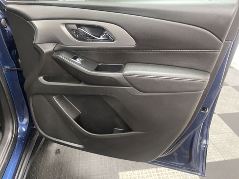Used 2022 Chevrolet Traverse LT image 25