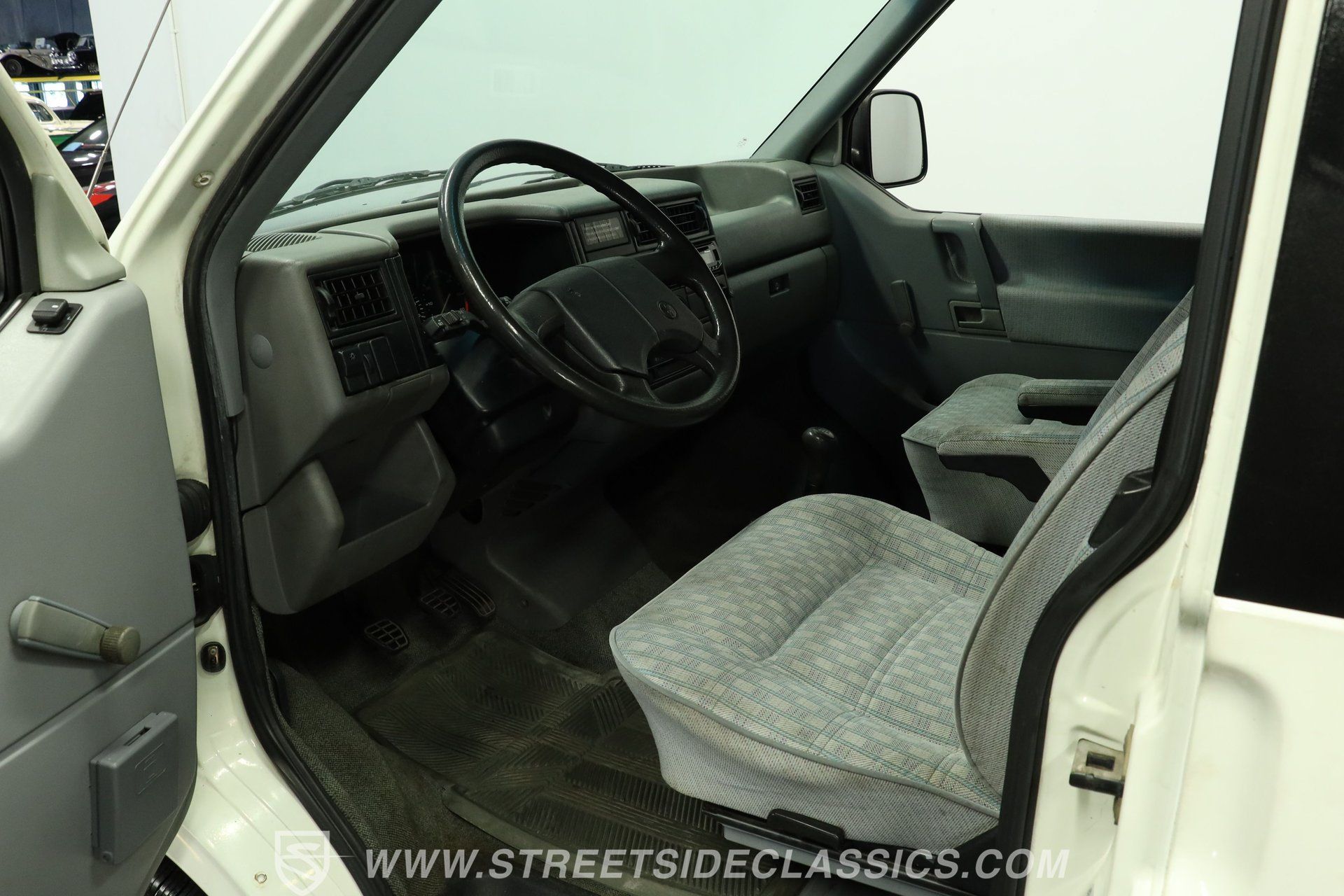 Used 1992 Volkswagen Eurovan Camper FWD image 4