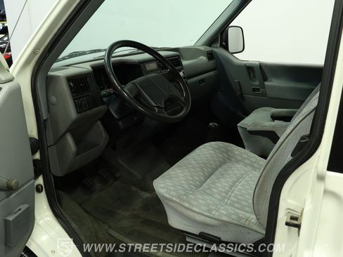 Used 1992 Volkswagen Eurovan Camper FWD image 4