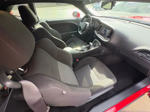 Used 2021 Dodge Challenger GT w/ Performance Handling Group image 17