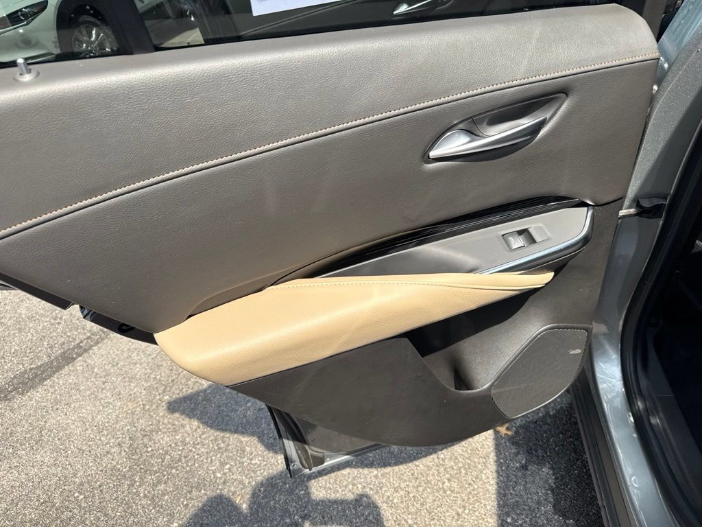 Used 2024 Cadillac XT4 Luxury w/ Cold Weather Package FWD image 60