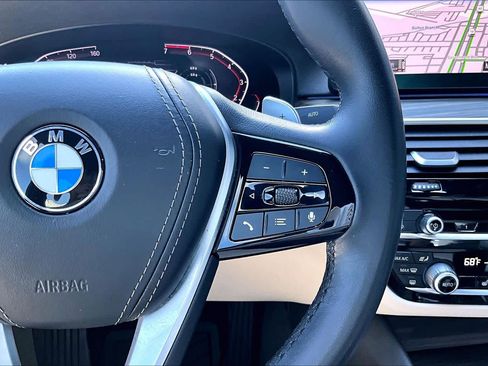 Used 2022 BMW 530i w/ Premium Package RWD image 17