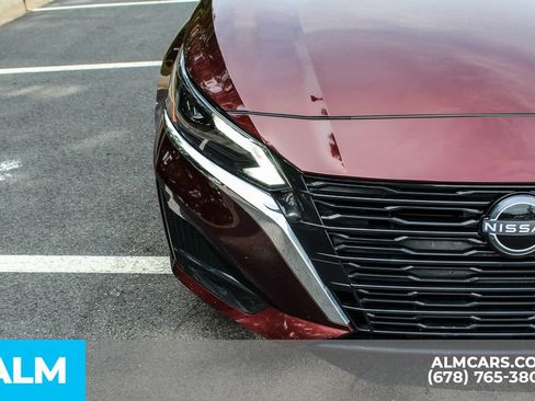 Used 2025 Nissan Altima 2.5 SV FWD image 11