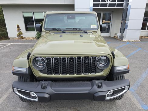 New 2025 Jeep Gladiator Sport w/ Premium Package image 9