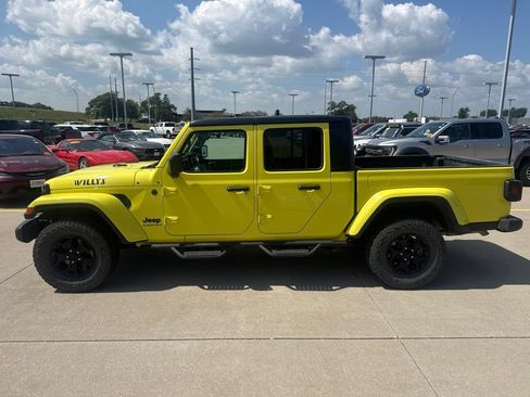 Used 2023 Jeep Gladiator Sport AWD/4WD image 7