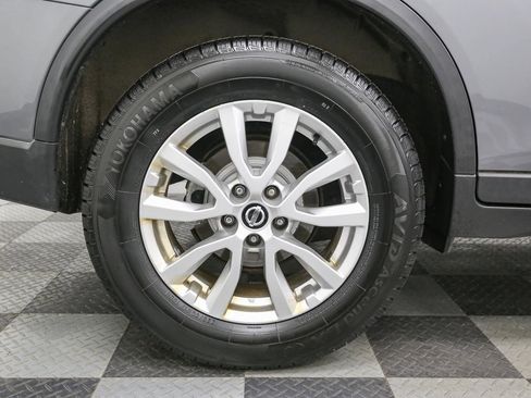 Used 2017 Nissan Rogue SV w/ SV Premium Package AWD/4WD image 17