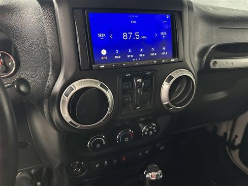 Used 2015 Jeep Wrangler Unlimited Sahara w/ Connectivity Group image 26