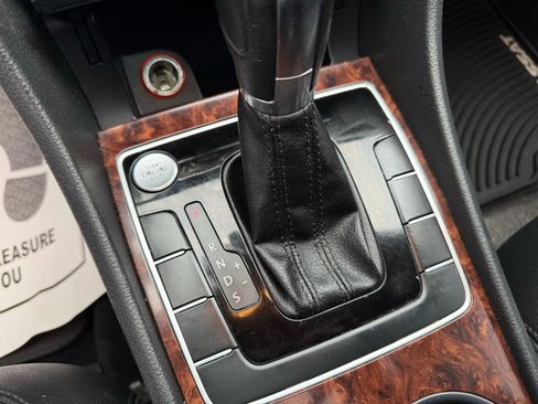 Used 2013 Volkswagen Passat TDI SEL Premium image 20