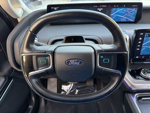 Used 2025 Ford Expedition Platinum AWD/4WD image 25