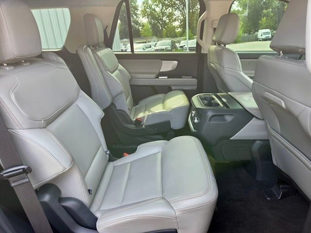 Used 2025 Ford Expedition Active AWD/4WD image 10