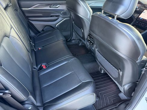 Used 2023 Jeep Grand Cherokee Overland w/ Adv Protech Group III image 21