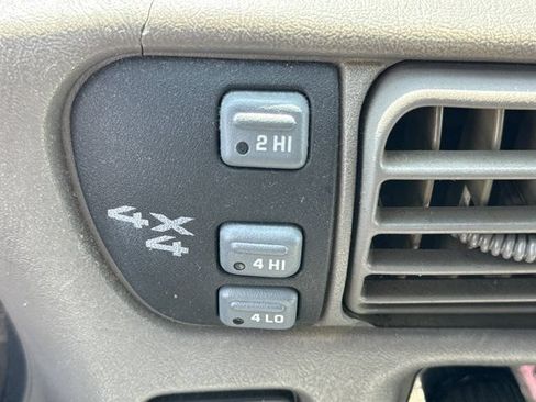 Used 2004 Chevrolet Blazer LS w/ Preferred Equipment Group AWD/4WD image 18
